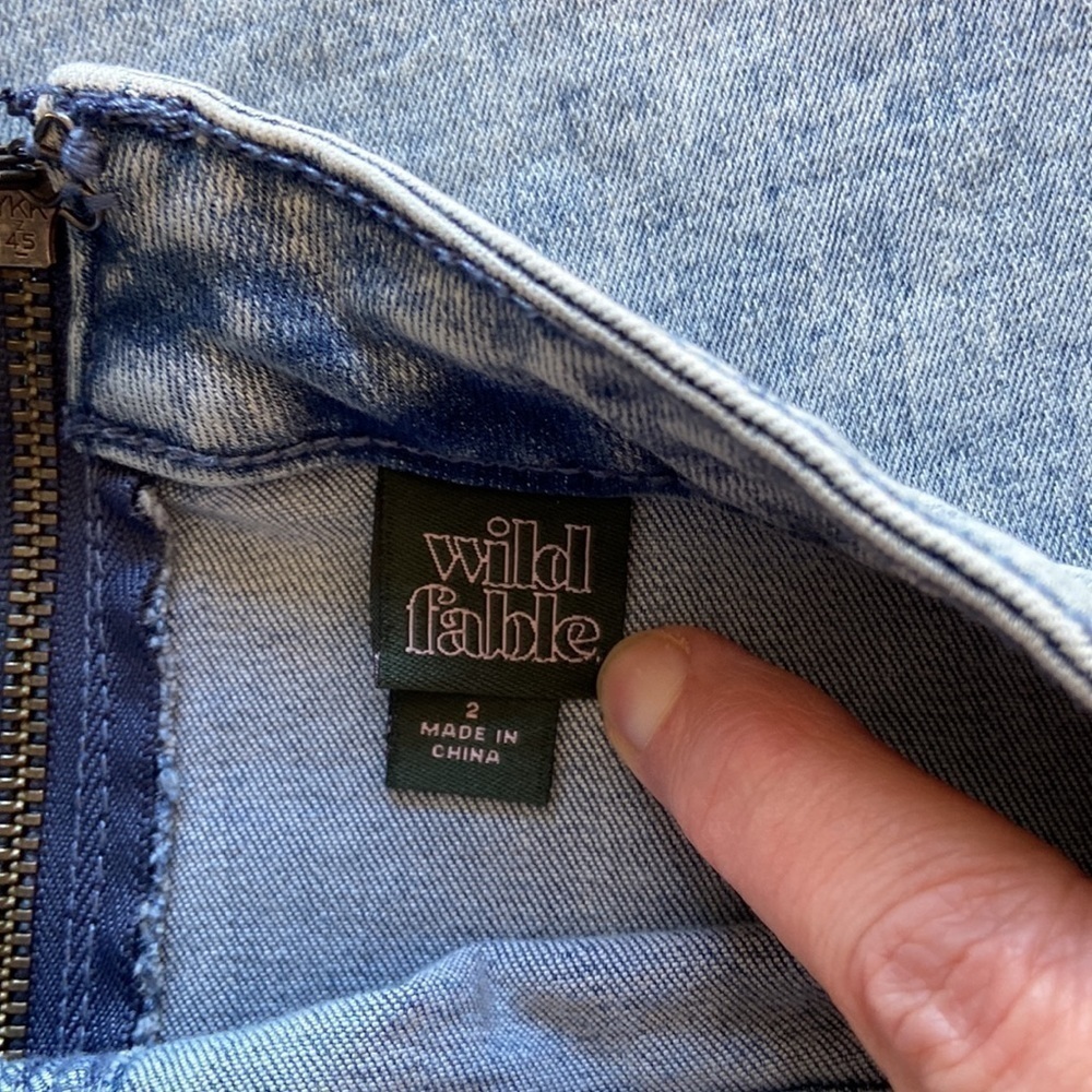 ⭐️Free w/ Purchase! Wild Fable Acid Wash Denim Biker Shorts Size 2 - Picture 7 of 8